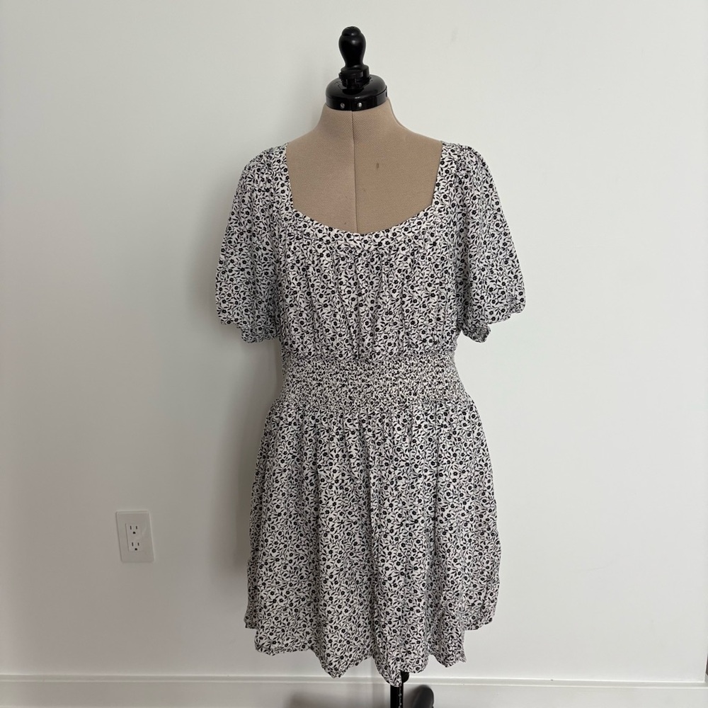 Old Navy Womens Dress XL Black White Defined Smocked Waist Floral Print Casual